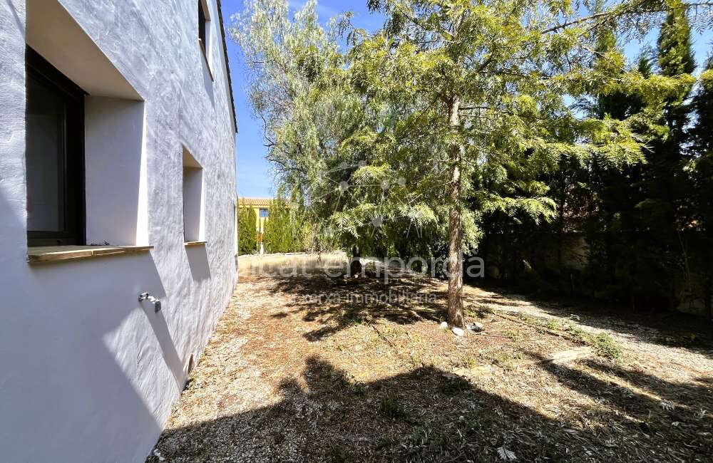 Maison moderne avec jardin et fort potentiel à Pontós.38