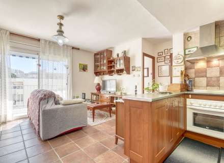 Pis lluminós amb vista al mar al Far de Roses5