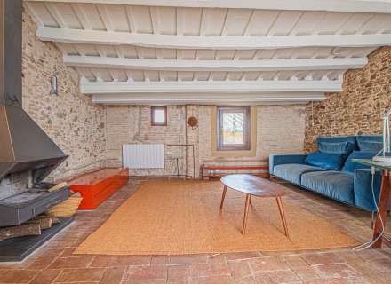 Busques una autèntica casa d’estil rústic en ple casc antic de Castelló d’Empúries?0