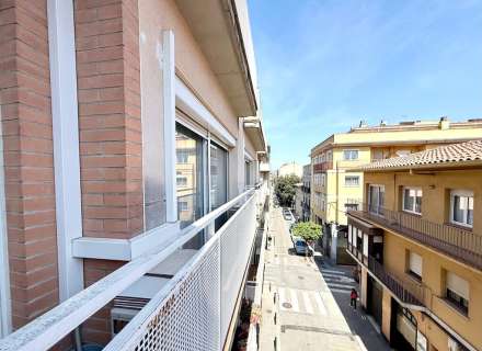 Piso en Venta en el Centro de Figueres: Comodidad y Estilo.1