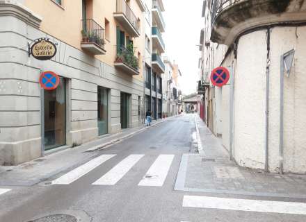 Local a peu de carrer a pocs metres de la plaça de la Palmera18