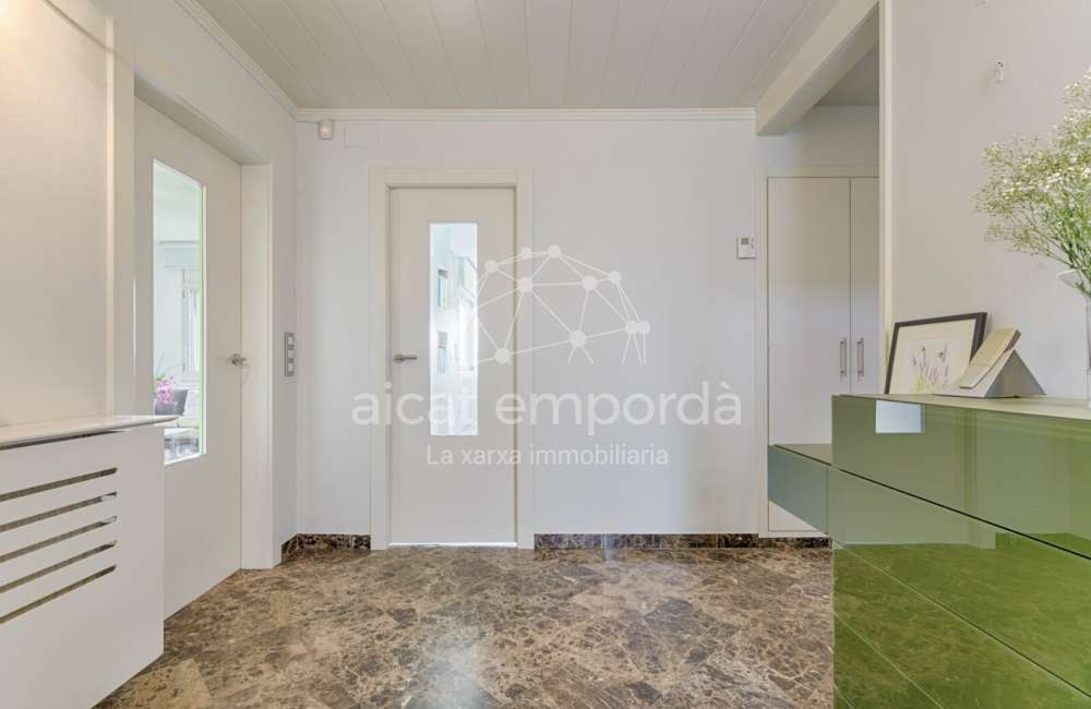 Casa de alto standing en La Jonquera: lujo entre montañas con piscina privada climatizada y vistas espectaculares3