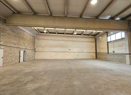 Nau de 700m2 a Hostalets de Llers14