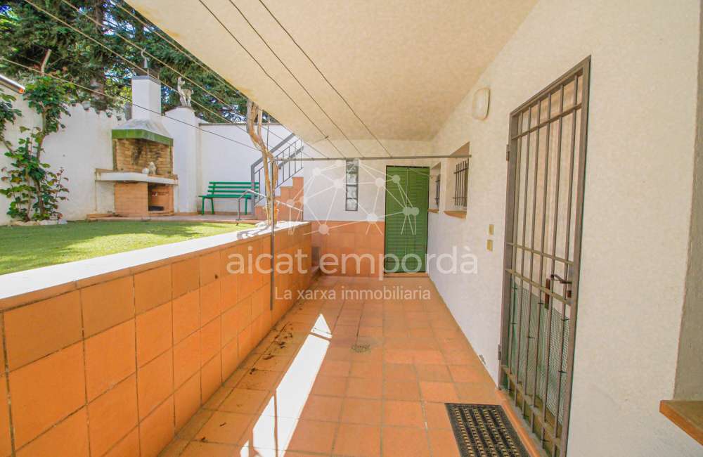 ¿Buscas una casa en Figueres con dos viviendas independientes?18