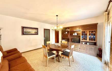 Piso de 4 habitaciones con balcón en creu de la ma