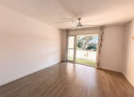 Estudio en Pals con piscina comunitaria solo dos minutos de la playa.2