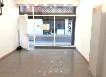 Local a peu de carrer a pocs metres de la plaça de la Palmera16