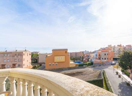 Apartament modern amb piscina comunitària i plaça d'aparcament.16
