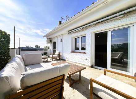 Piso reformado con gran terraza y piscina en Empuriabrava.3