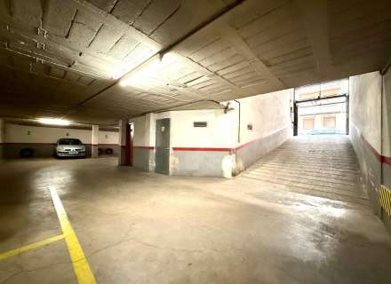 Pàrquing per a cotxe i moto en venda al centre de Figueres (C/Vicenç Dauner).2