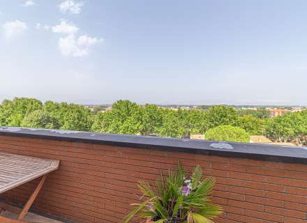 Busques un pis amb terrassa, llum natural i vistes a Figueres?10