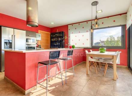 A Sta Llogaia privacitat, llum natural, espai a l’aire lliure... 396 m2 útils més 400 m2 de terreny 100% edificable.7