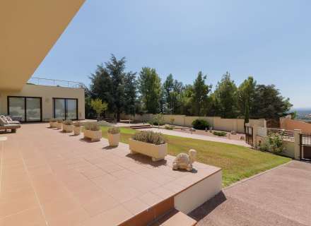 Magnifique maison moderne à Pau, située dans un quartier calme et privé de la Costa Brava.4