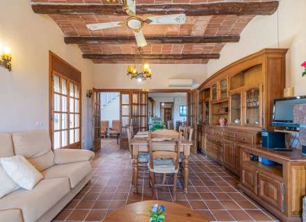 Maison/villa individuelle de style rustique, située à Bon Relax, à Sant Pere Pescador, à 1 km de la mer.8