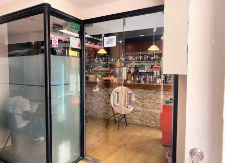 En traspàs BAR en ple rendiment al centre de Torroella.4