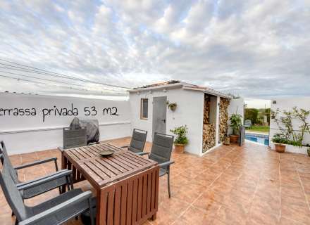 Calidez y tranquilidad es lo que ofrece esta amplia vivienda.2