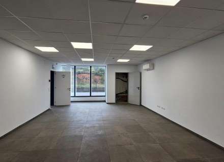 Nau de 700m2 a Hostalets de Llers21