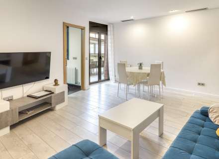 Amb llicencia Turística. Edifici Panna. Avda Salvador Dalí.18