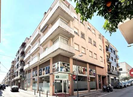 Piso en Venta en el Centro de Figueres: Comodidad y Estilo.3