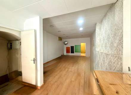 Edificio en venta en Figueres (Calle Peralada).17