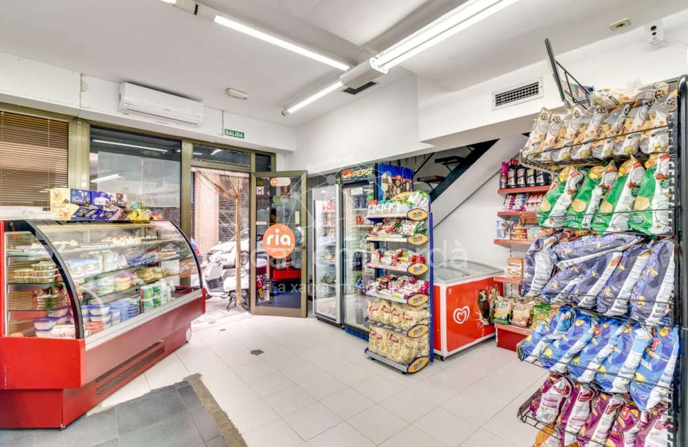 Local comercial a Figueres de 80 m² construïts ideal per a oficina o comerç.5