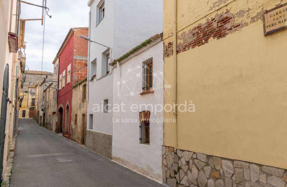 Bonita casa parcialmente reformada.5