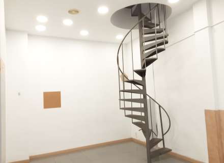 Local a peu de carrer a pocs metres de la plaça de la Palmera15