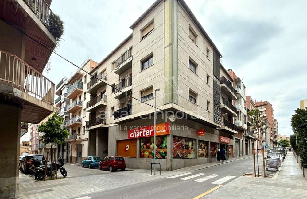 Pàrquing per a cotxe i moto en venda al centre de Figueres (C/Vicenç Dauner).3