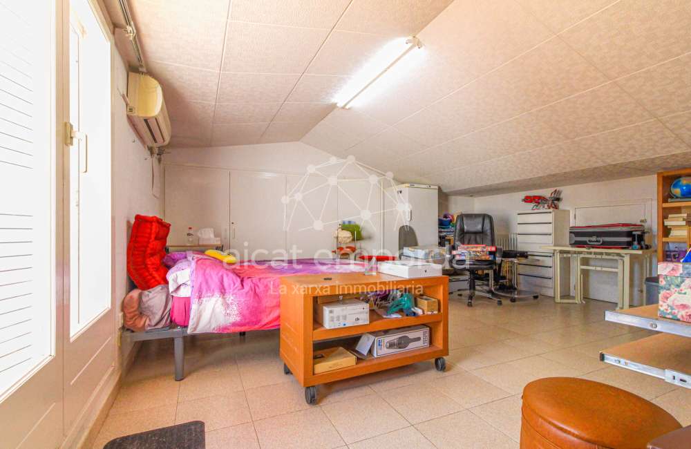 ¿Buscas una casa en Figueres con dos viviendas independientes?30