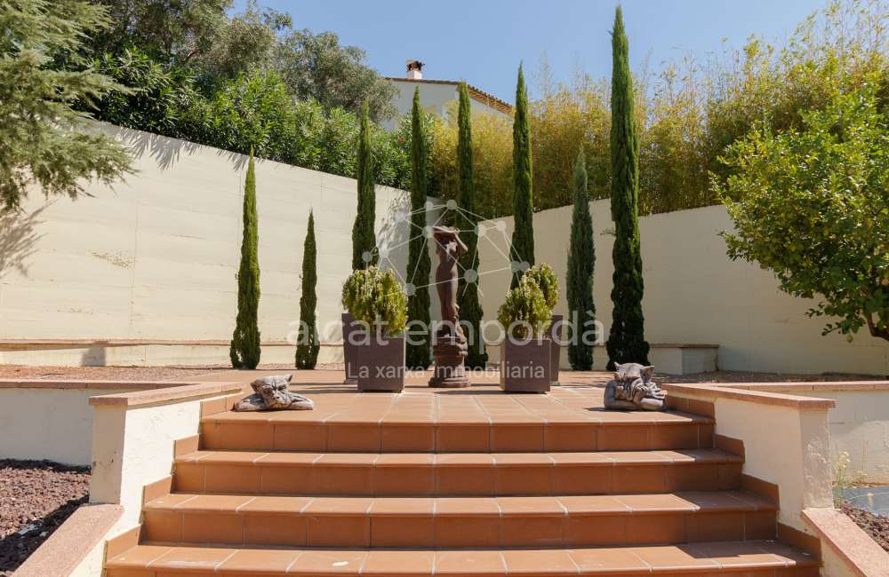 Magnífica casa moderna en Pau, ubicada en una zona tranquila y privada de la Costa Brava.7