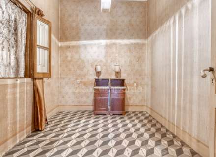 Building ideal for a small hotel, shopping center, or apartment building. Figueres Center. We have a summary of the current plan (PGOU).18