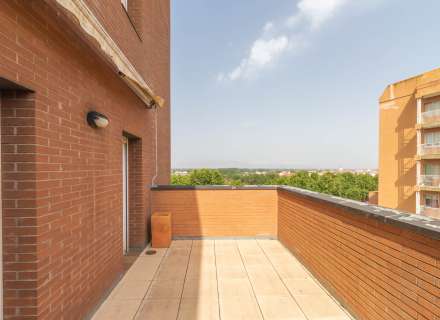 Busques un pis amb terrassa, llum natural i vistes a Figueres?30