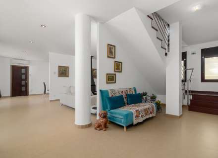 Magnifique maison moderne à Pau, située dans un quartier calme et privé de la Costa Brava.15