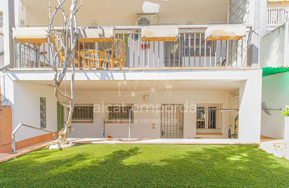 ¿Buscas una casa en Figueres con dos viviendas independientes?17