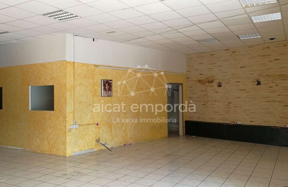 Ampli local comercial a peu de carrer3