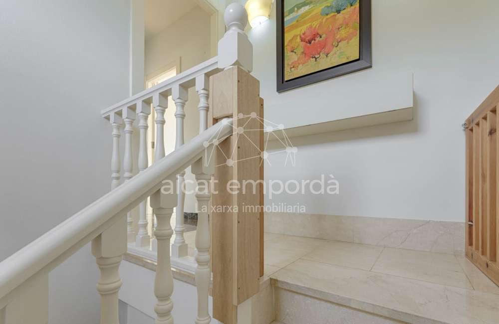 Casa de alto standing en La Jonquera: lujo entre montañas con piscina privada climatizada y vistas espectaculares39