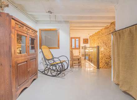 Busques una autèntica casa d’estil rústic en ple casc antic de Castelló d’Empúries?11