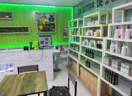 Oportunitat de local comercial a prop del mercat de Roses.5