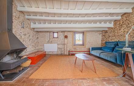 ¿buscas una auténtica casa de estilo rústico en pleno casco antiguo de castelló d’empúries?