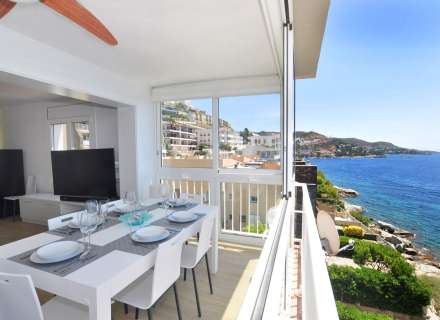 BAIXADA DE PREU! Impressionant apartament amb vistes panoràmiques al mar, reformat, aparcament inclòs. Una visita obligada!20