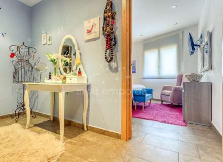 A Sta Llogaia privacitat, llum natural, espai a l’aire lliure... 396 m2 útils més 400 m2 de terreny 100% edificable.27