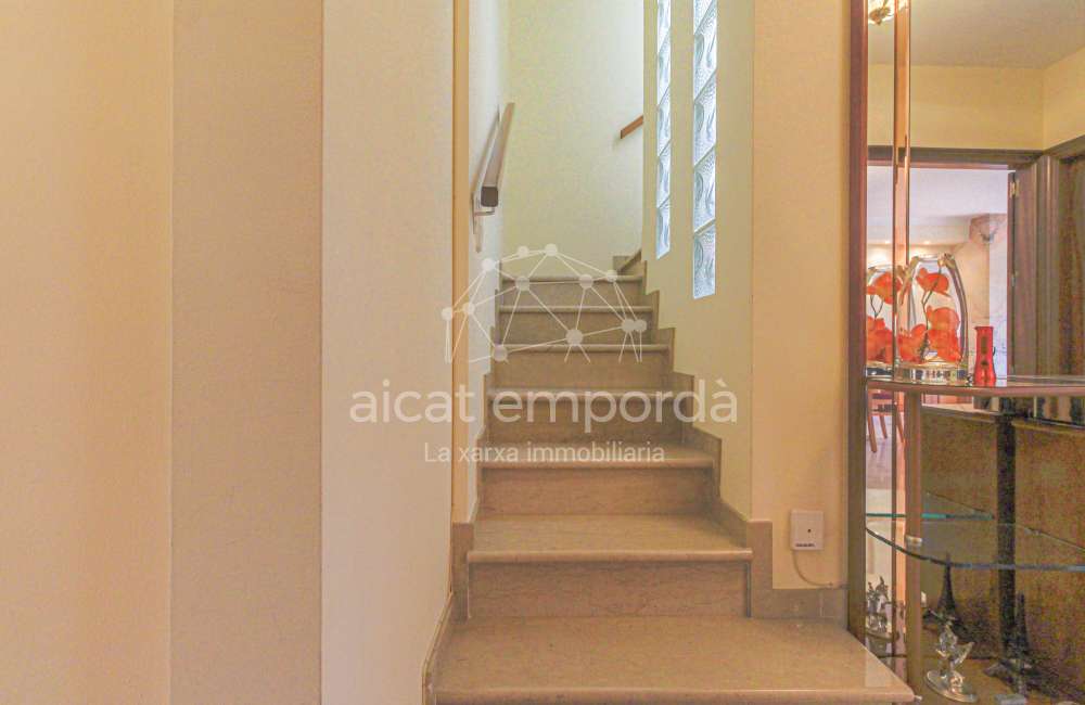 ¿Buscas una casa en Figueres con dos viviendas independientes?29