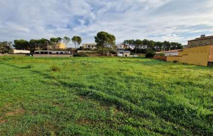 Terrain constructible de 800 m² à garriguella