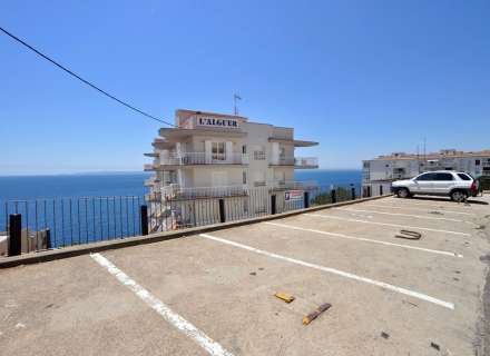 BAIXADA DE PREU! Impressionant apartament amb vistes panoràmiques al mar, reformat, aparcament inclòs. Una visita obligada!24