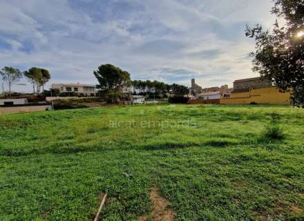 Grand terrain double de 1604m2 pour construire votre maison avec piscine et jardin parfait. Une offre spéciale !0