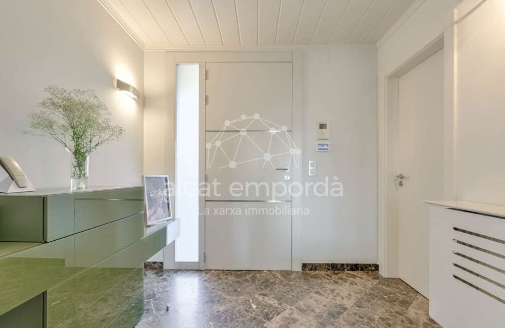 Casa de alto standing en La Jonquera: lujo entre montañas con piscina privada climatizada y vistas espectaculares4