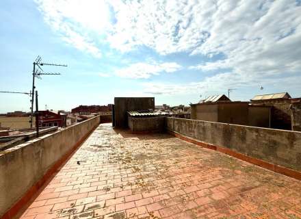 Edificio en venta en Figueres (Calle Peralada).4