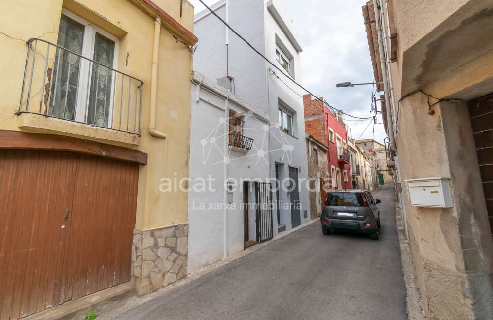 Bonita casa parcialmente reformada.11