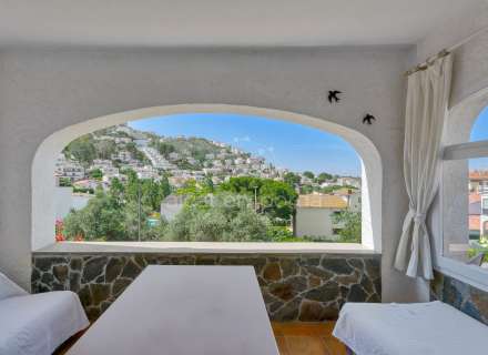 Gran apartament de 3 dormitoris amb boniques vistes a la muntanya a minuts de la platja.13