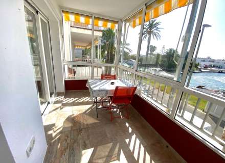 Apartament totalment reformat amb terrassa i vistes al canal a Empuriabrava0